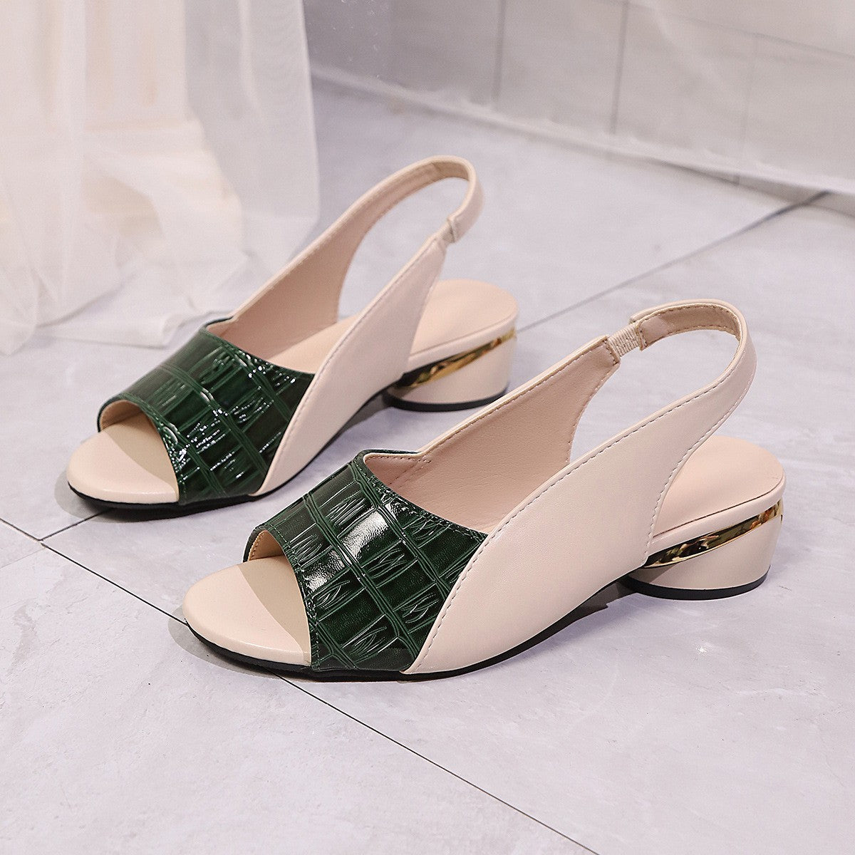 Sandales pour femmes, en cuir souple