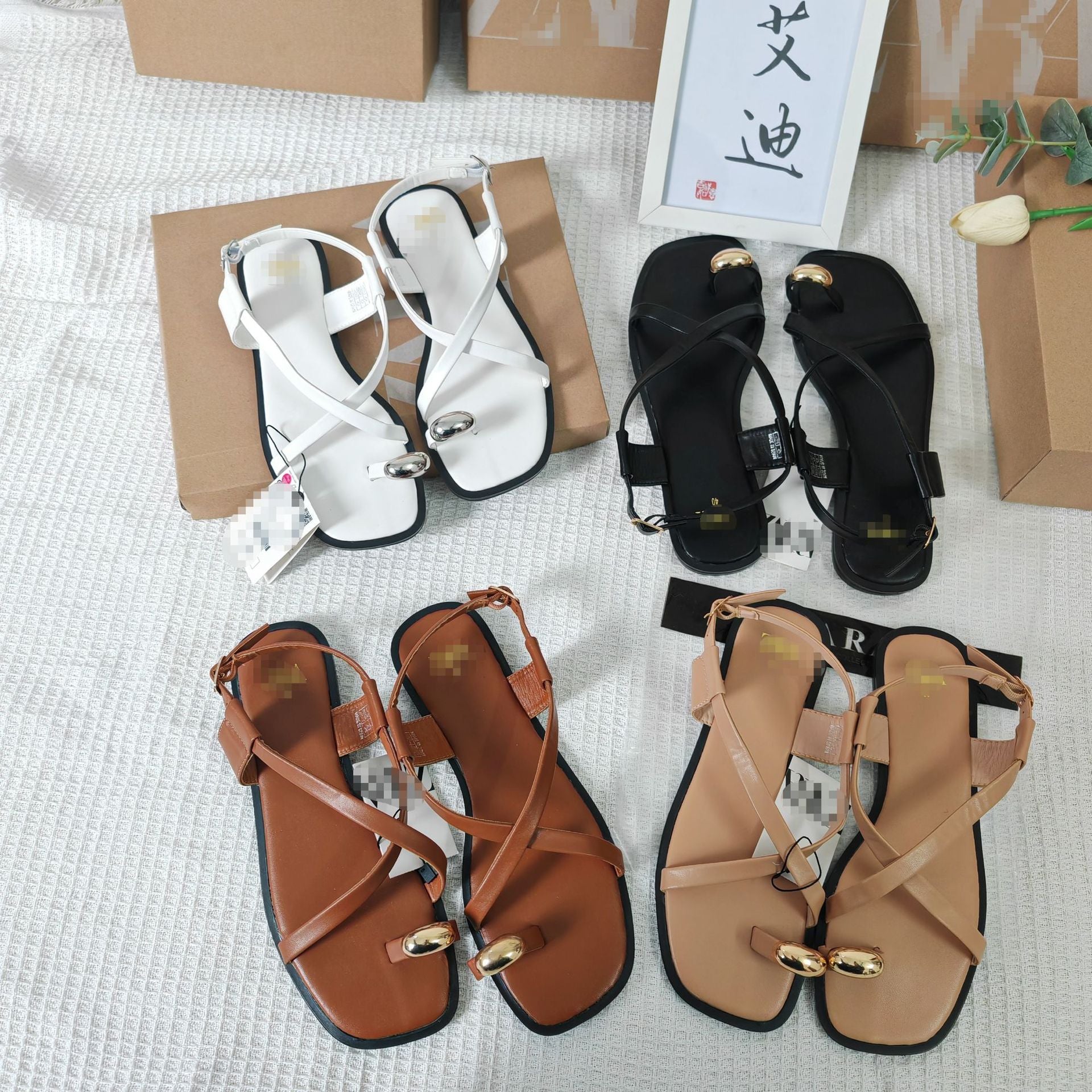Sandales plates à brides croisées