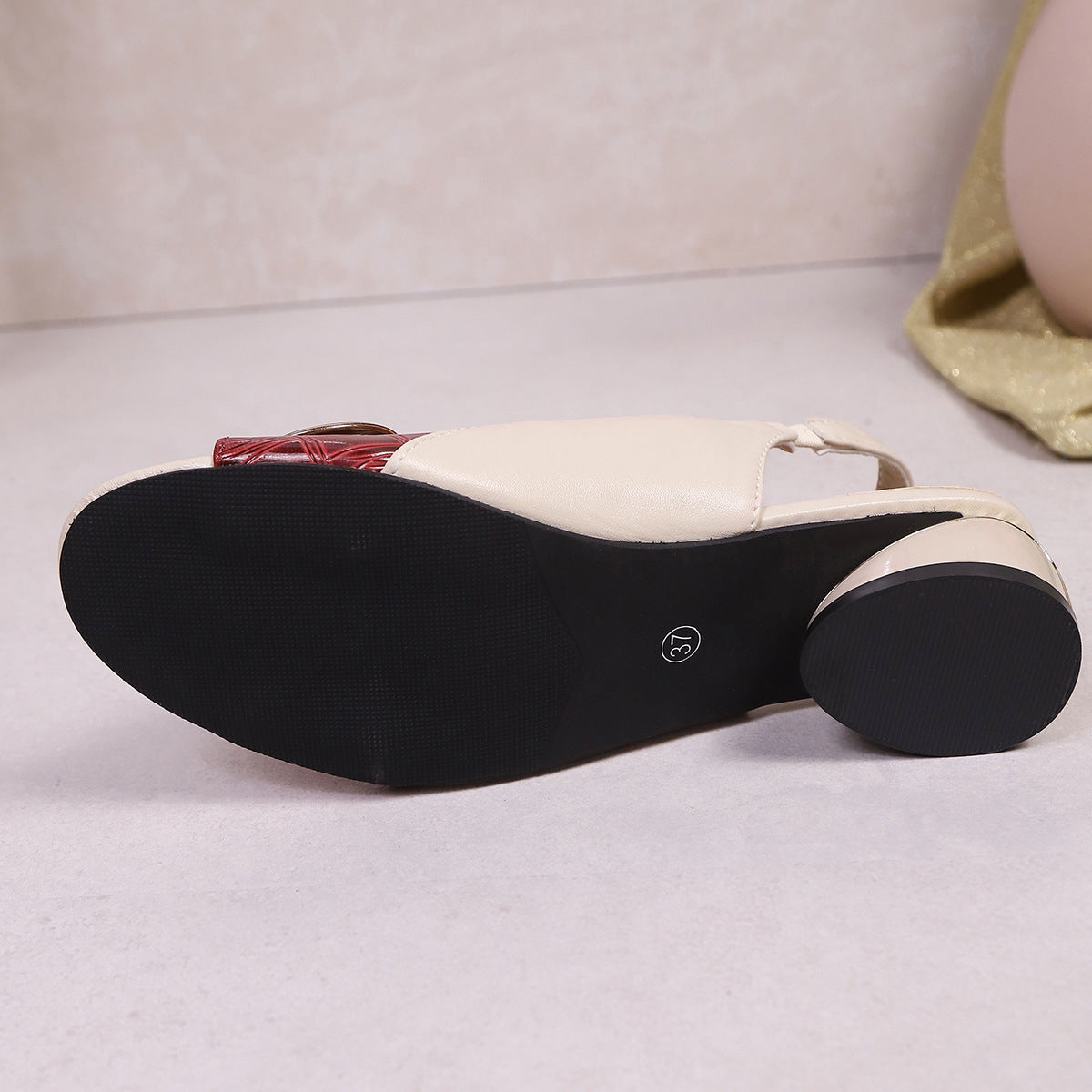 Sandales pour femmes, en cuir souple