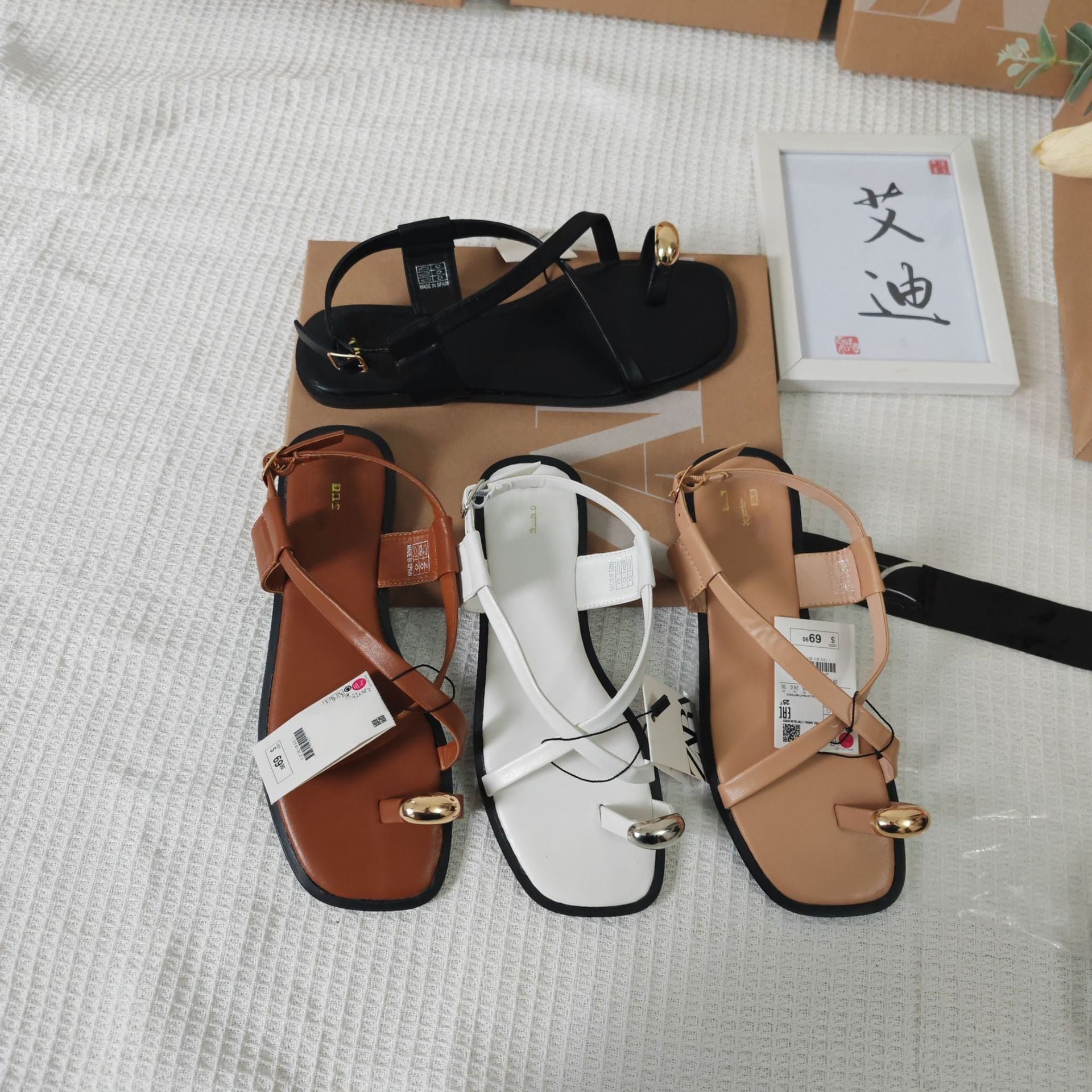 Sandales plates à brides croisées