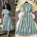 Robe longue élégante et vintage en dentelle