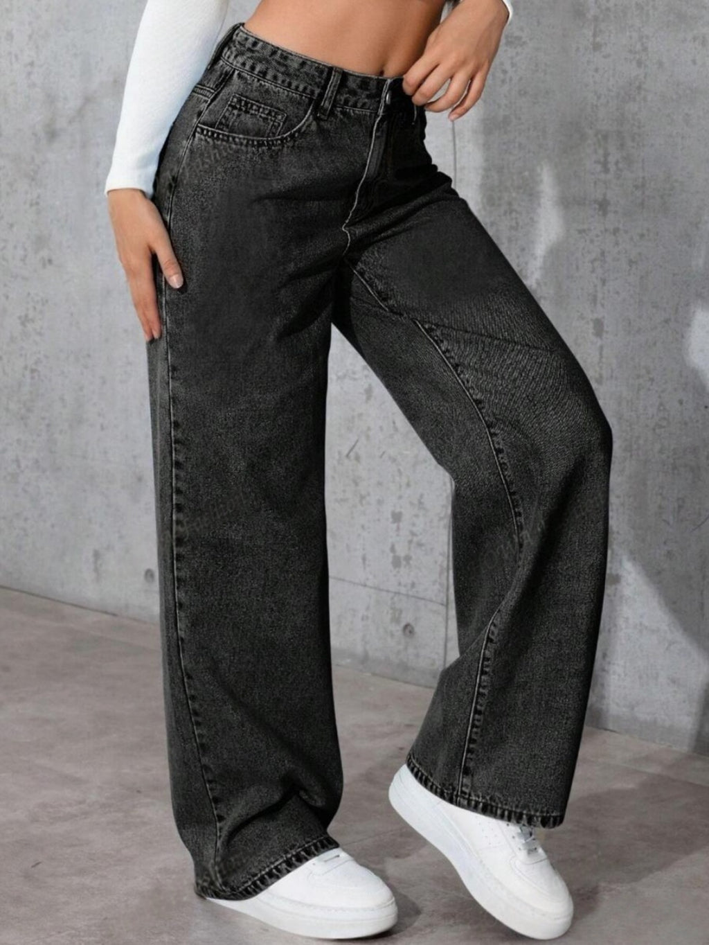 Jean noir à jambes larges pour femme