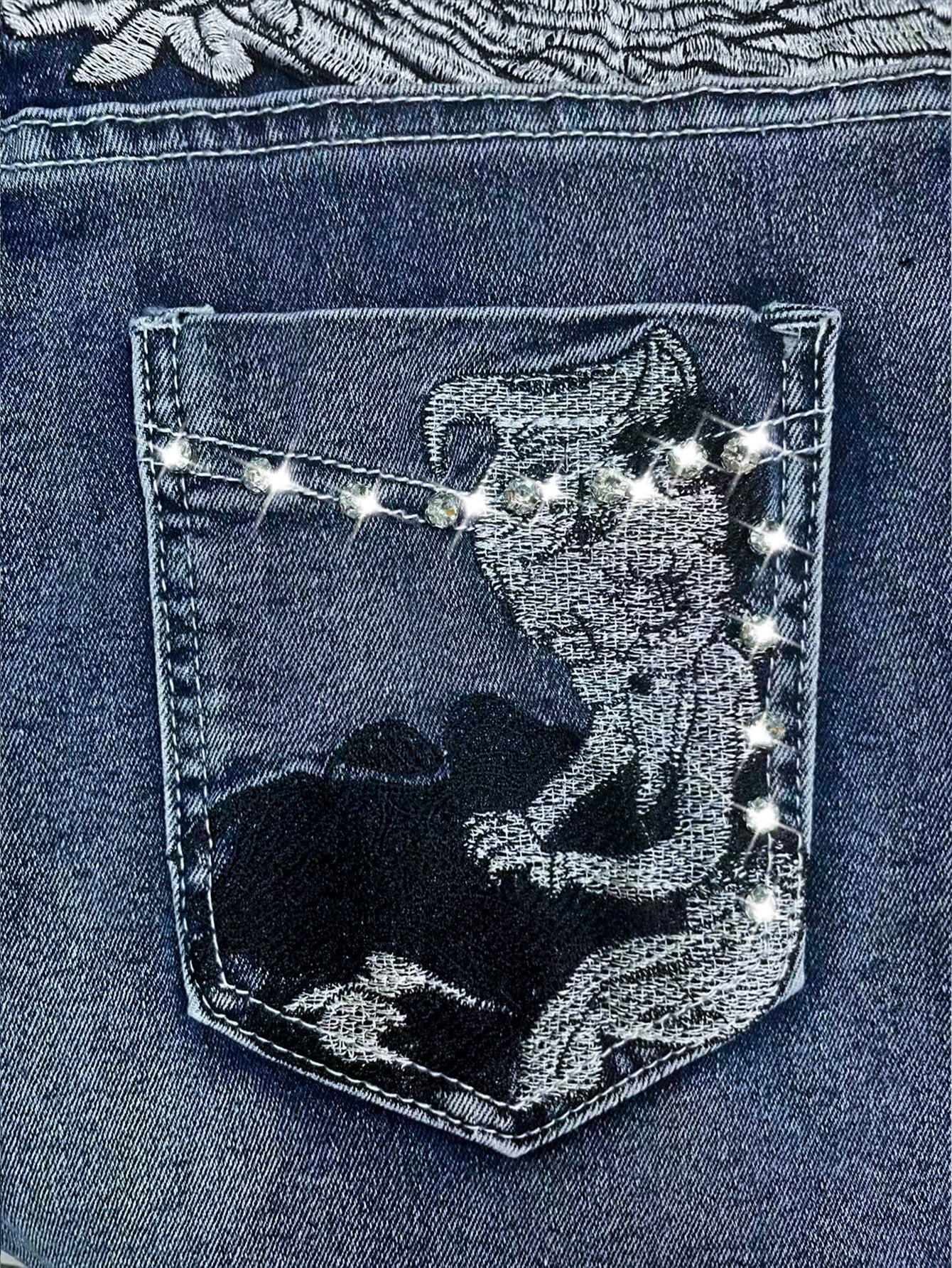 Short en jean Betty Cartoon brodé de strass pour femme