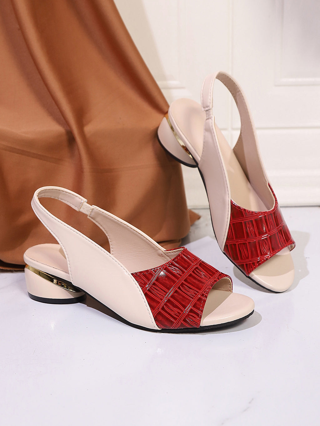 Sandales pour femmes, en cuir souple
