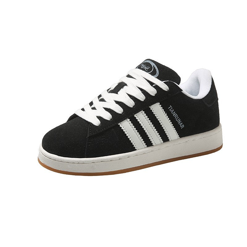 Baskets sport décontractées et polyvalentes.