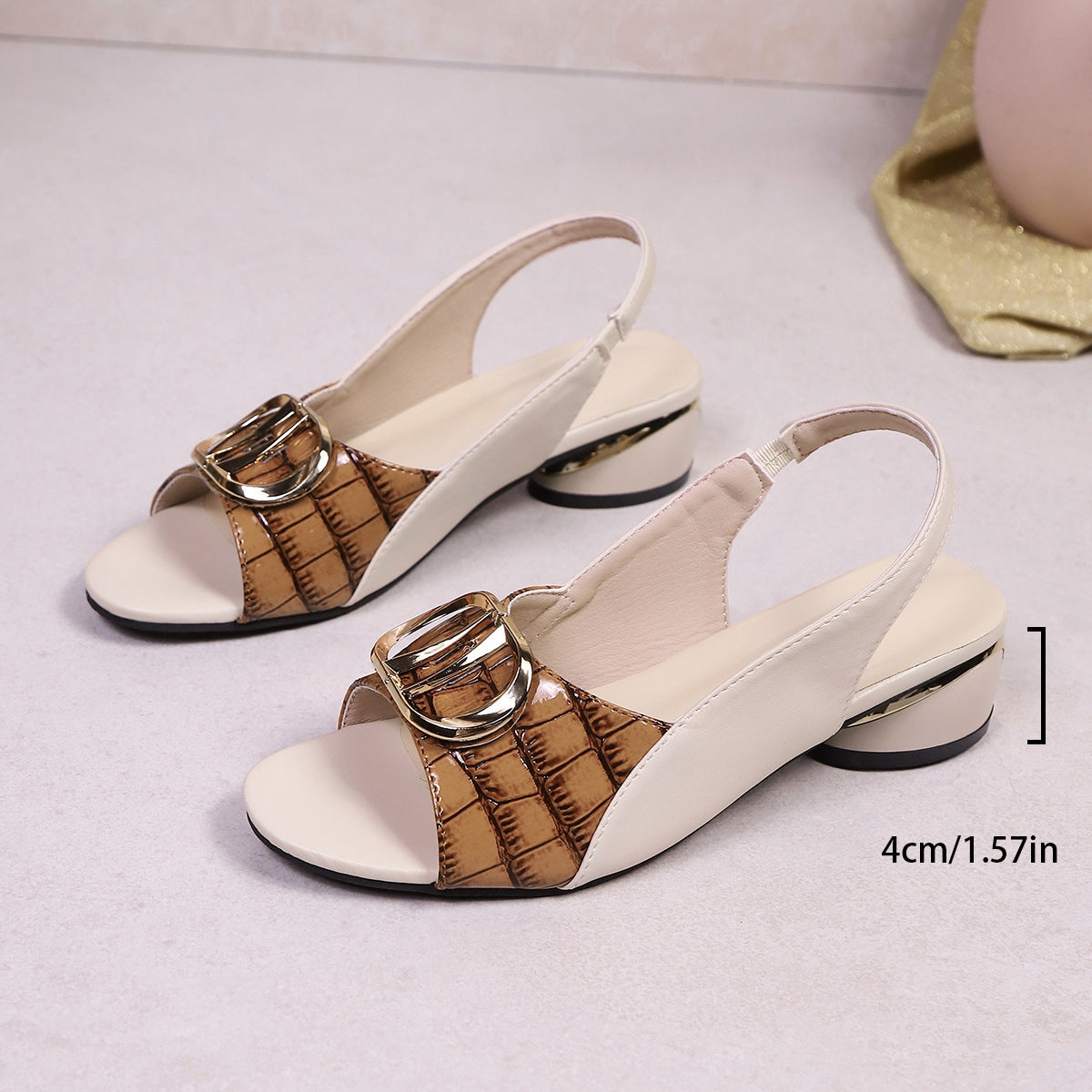 Sandales pour femmes, en cuir souple
