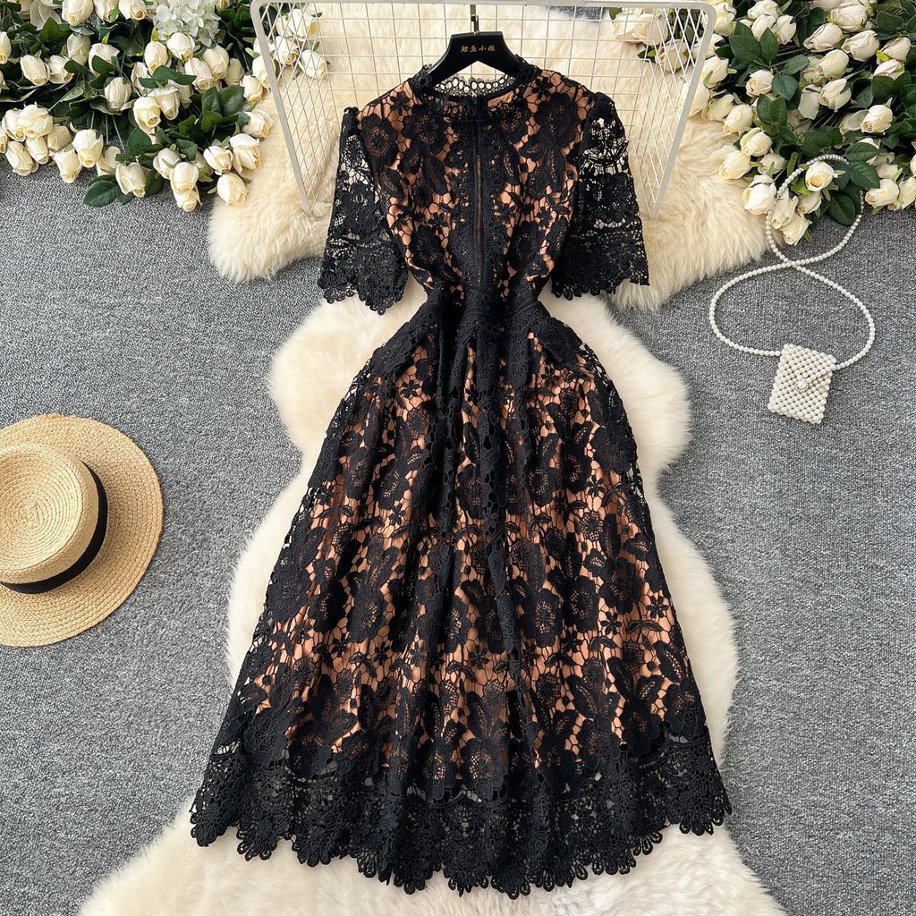 Robe longue élégante et vintage en dentelle