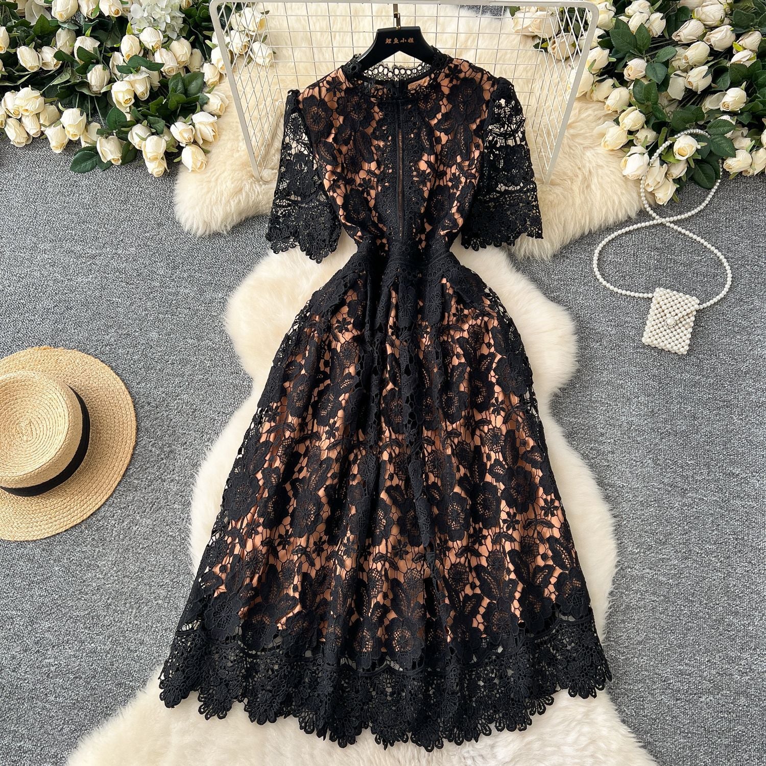 Robe longue élégante et vintage en dentelle