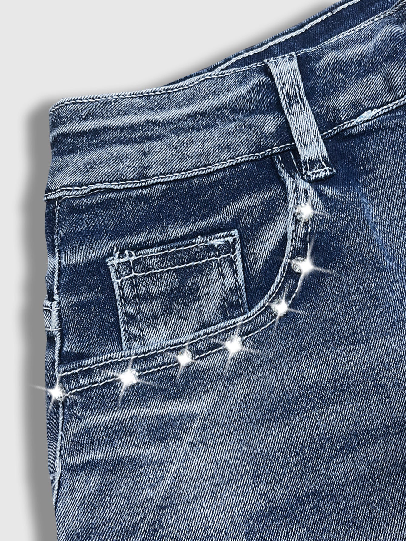 Short en jean Betty Cartoon brodé de strass pour femme