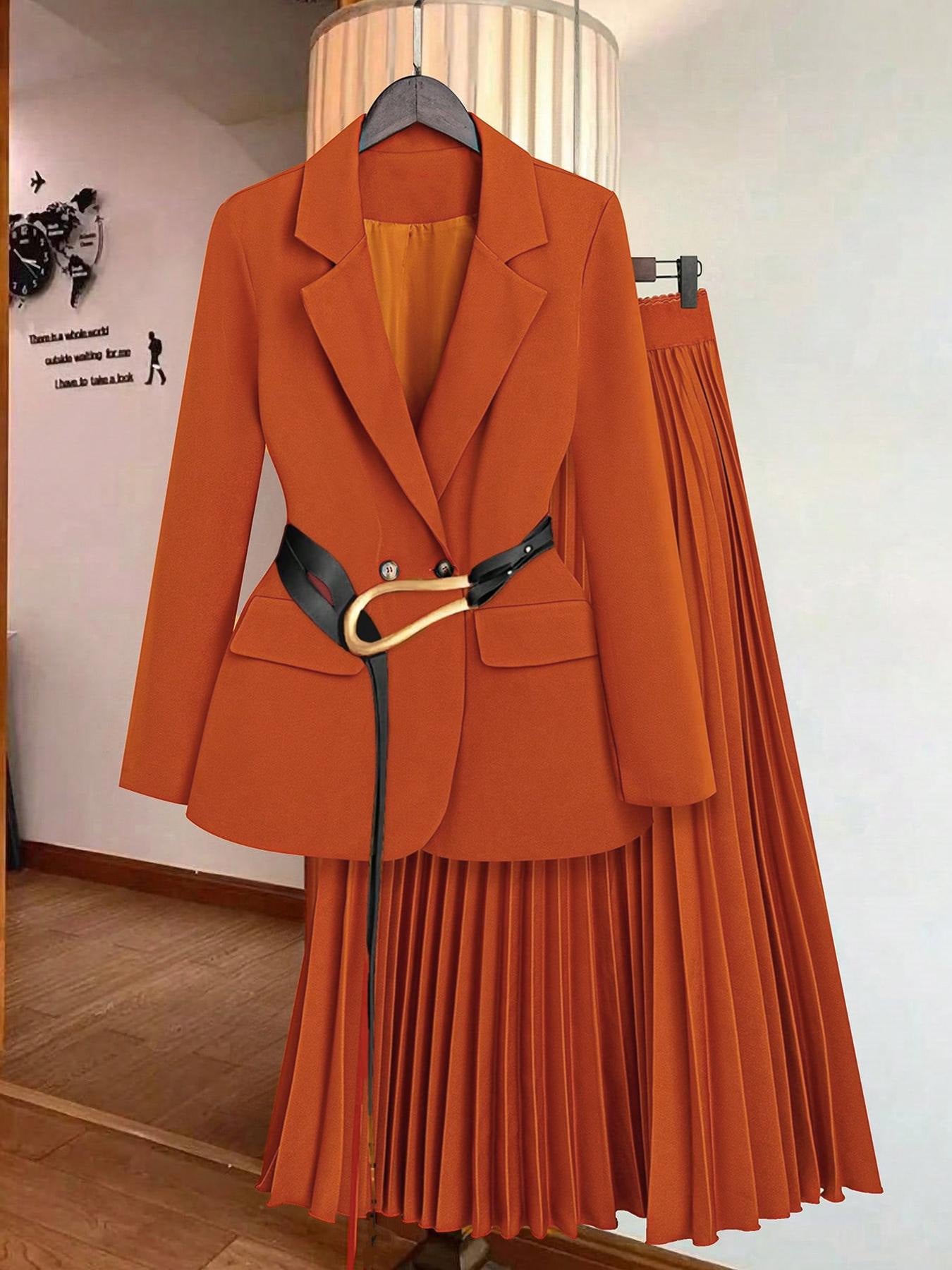 Ensemble tailleur deux pièces automne-hiver, veste et jupe