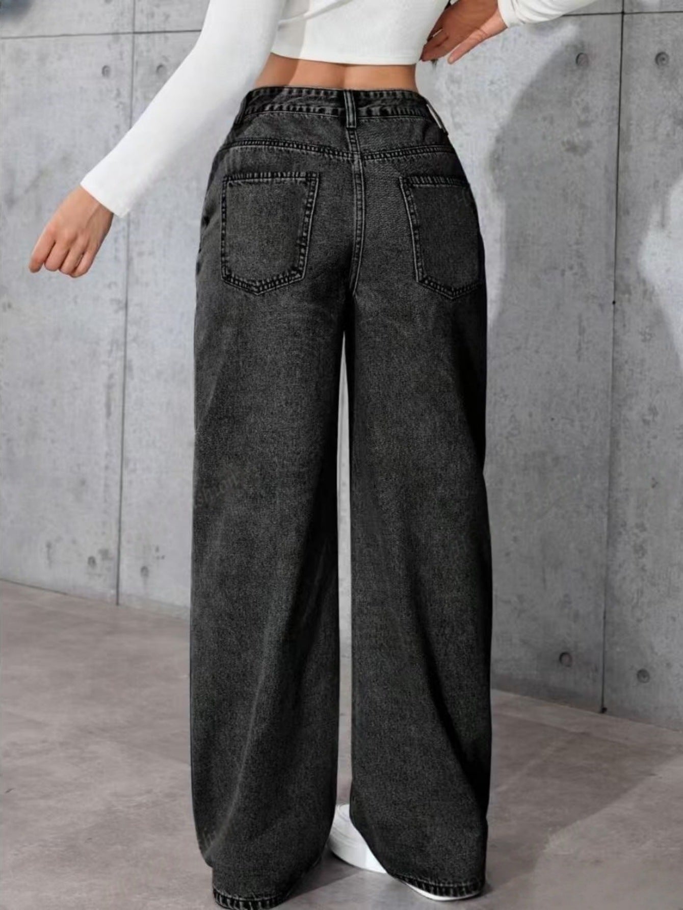 Jean noir à jambes larges pour femme