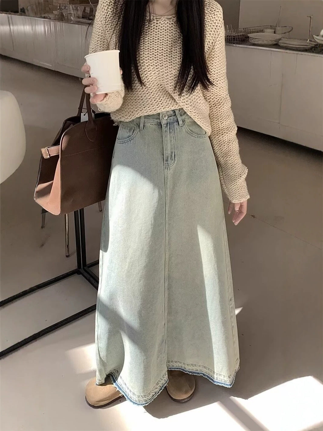 Jupe mi-longue en denim délavé clair, style rétro